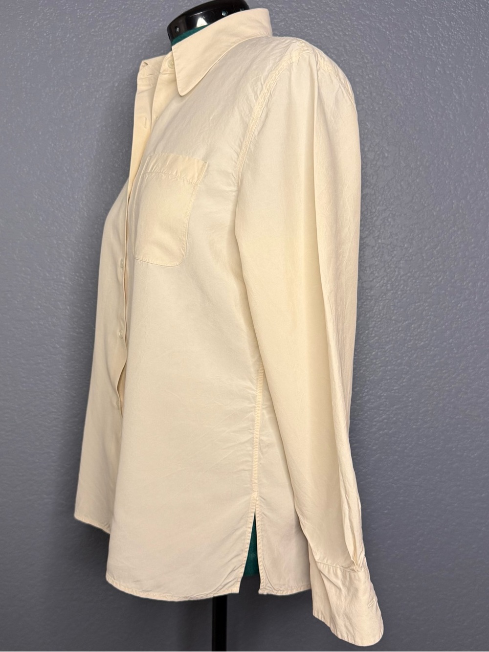 Ann‎ Taylor 100% Silk Button Down Blouse Cream Minimalist Long Sleeve Size 12 - Picture 3 of 9